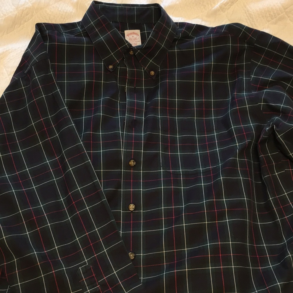 Men’s plaid button down shirt
